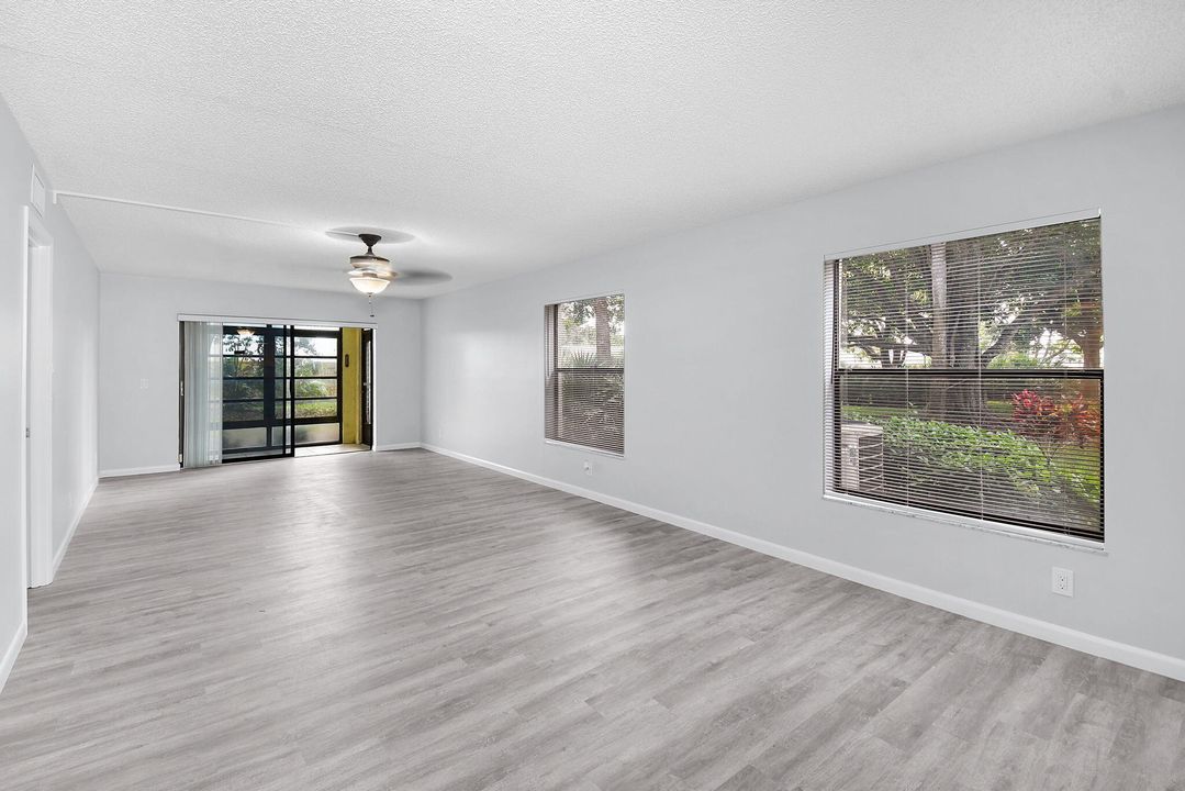 Под контрактом: $199,999 (2 спален, 2 ванн, 1107 Квадратных фут)