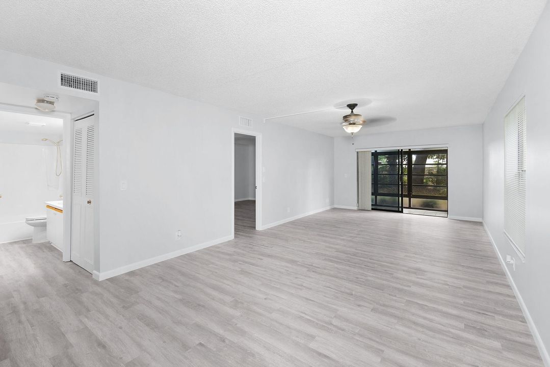 Под контрактом: $199,999 (2 спален, 2 ванн, 1107 Квадратных фут)