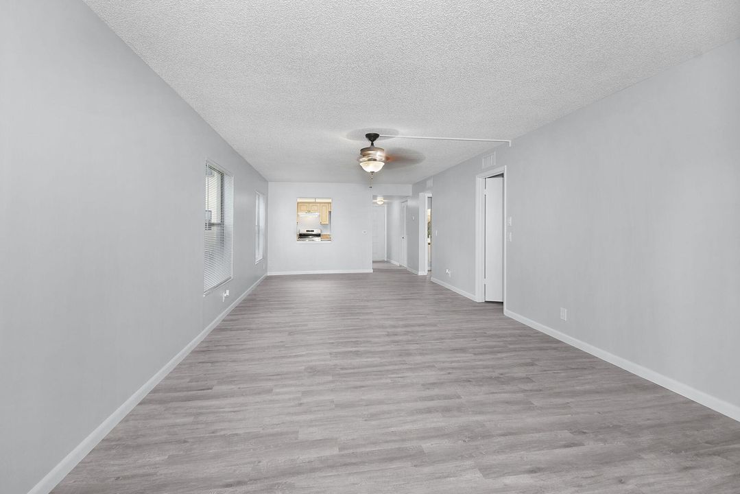 Под контрактом: $199,999 (2 спален, 2 ванн, 1107 Квадратных фут)