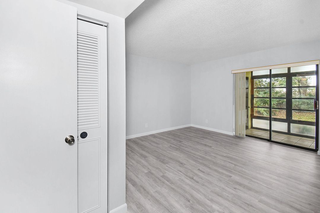 Под контрактом: $199,999 (2 спален, 2 ванн, 1107 Квадратных фут)