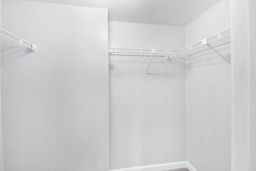 Под контрактом: $199,999 (2 спален, 2 ванн, 1107 Квадратных фут)