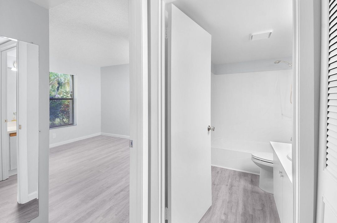 Под контрактом: $199,999 (2 спален, 2 ванн, 1107 Квадратных фут)