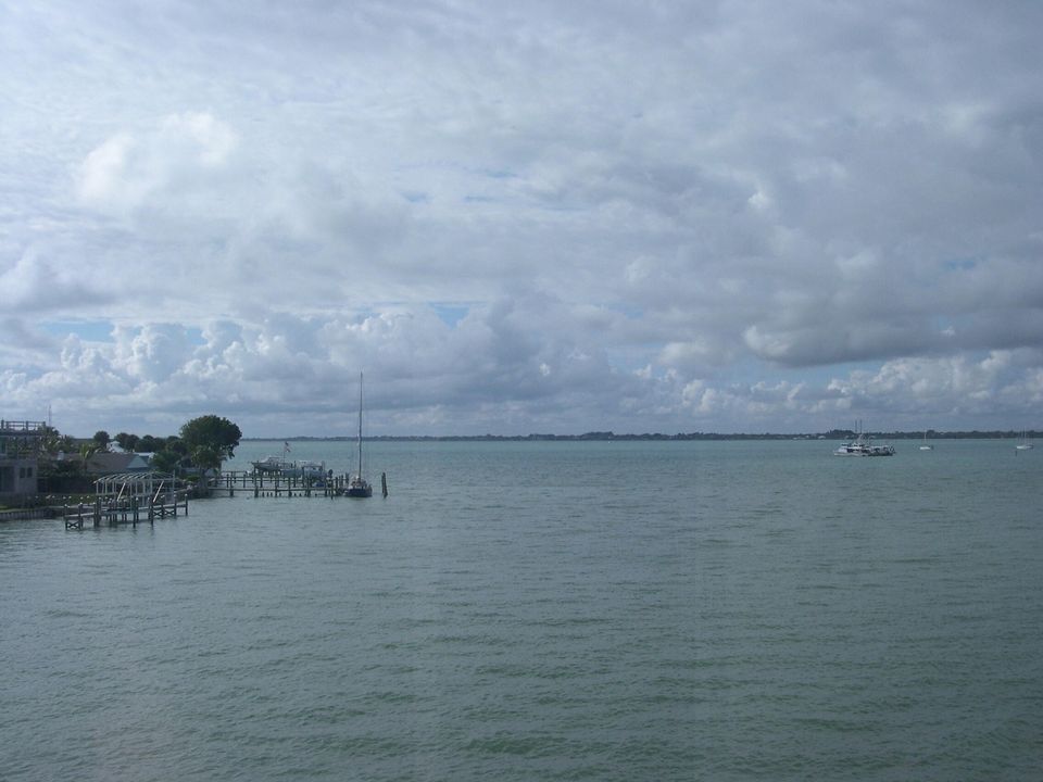 Под контрактом: $310,000 (2 спален, 2 ванн, 1316 Квадратных фут)