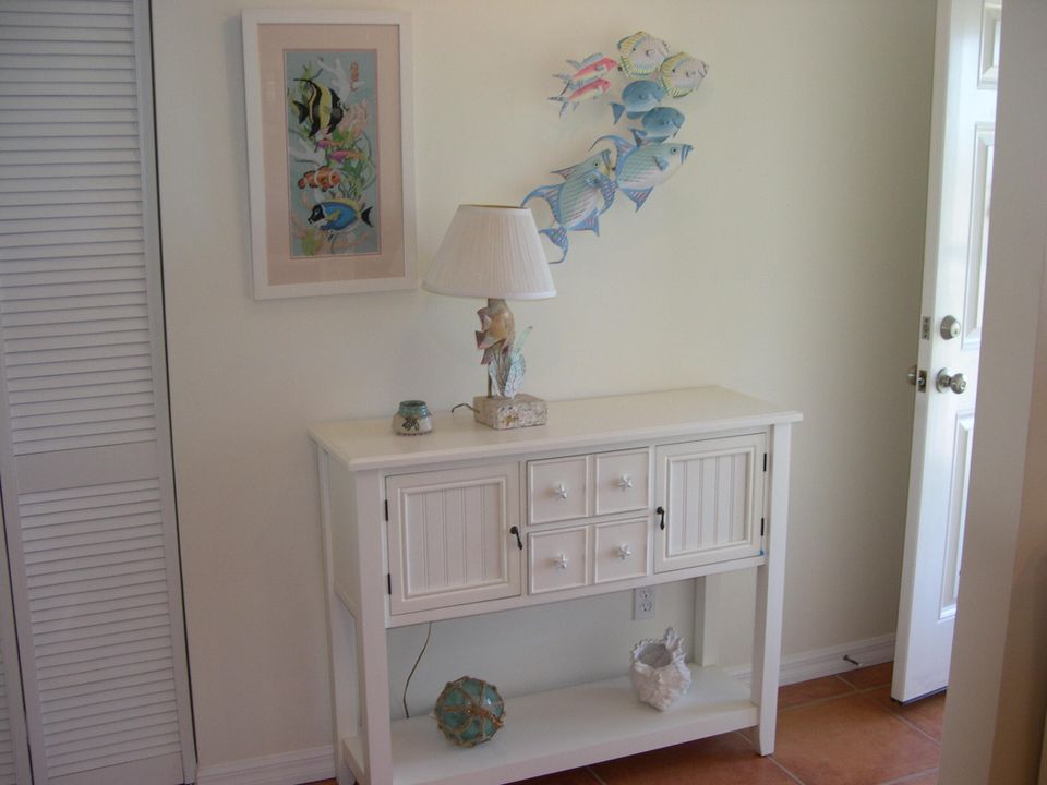 Под контрактом: $310,000 (2 спален, 2 ванн, 1316 Квадратных фут)