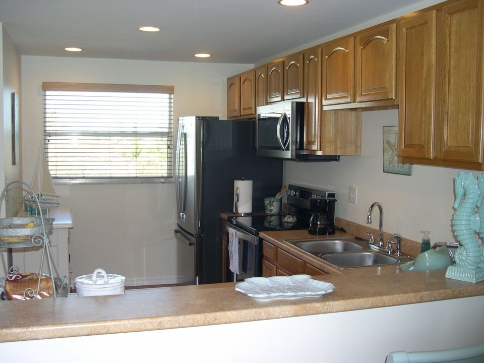 Под контрактом: $310,000 (2 спален, 2 ванн, 1316 Квадратных фут)