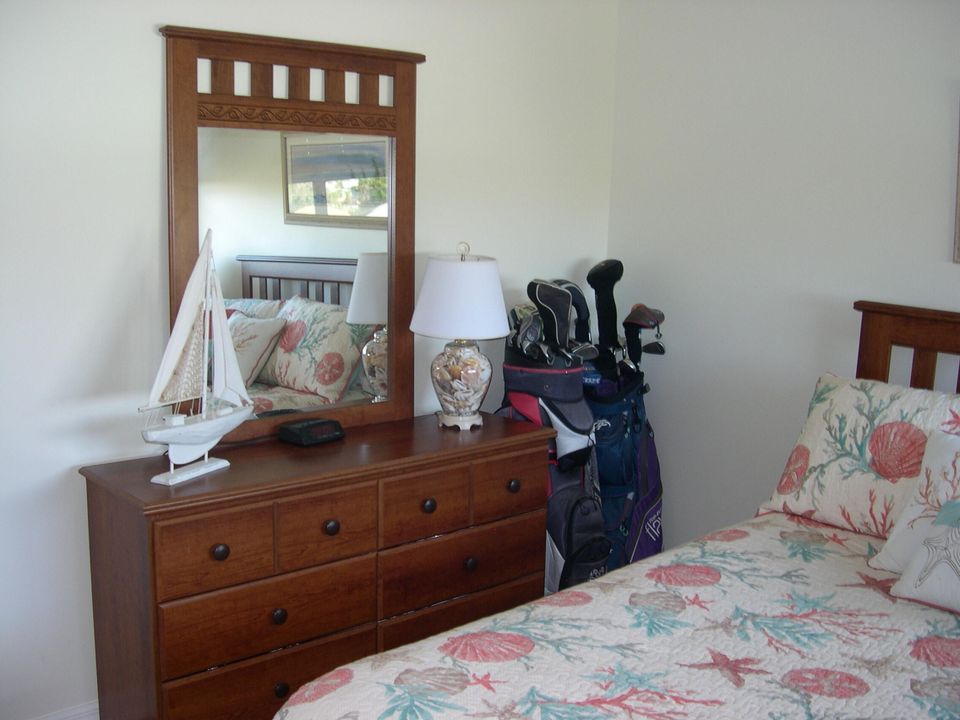 Под контрактом: $310,000 (2 спален, 2 ванн, 1316 Квадратных фут)