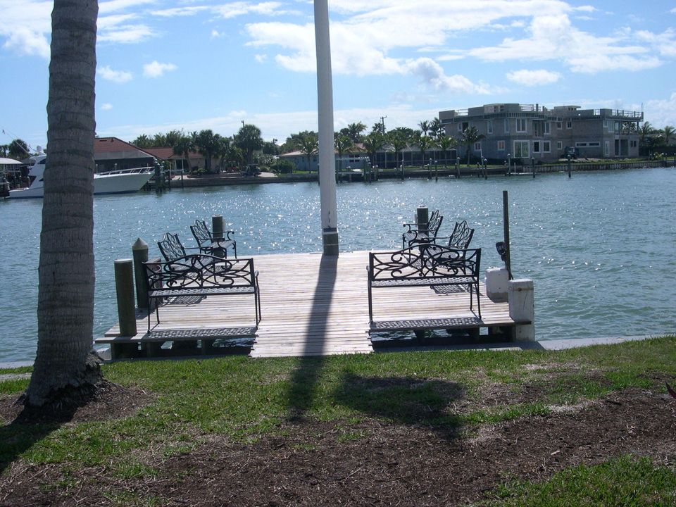 Под контрактом: $310,000 (2 спален, 2 ванн, 1316 Квадратных фут)