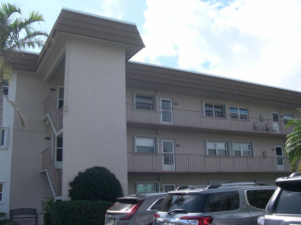 Под контрактом: $310,000 (2 спален, 2 ванн, 1316 Квадратных фут)