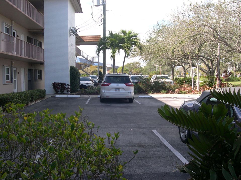 Под контрактом: $310,000 (2 спален, 2 ванн, 1316 Квадратных фут)