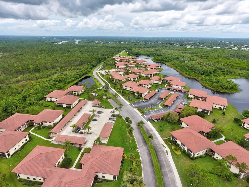 Под контрактом: $199,999 (2 спален, 2 ванн, 1107 Квадратных фут)