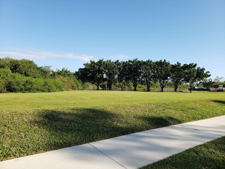 Под контрактом: $199,999 (2 спален, 2 ванн, 1107 Квадратных фут)