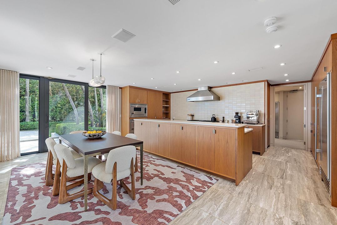 合同活跃: $125,000 (5 贝兹, 7 浴室, 8005 平方英尺)