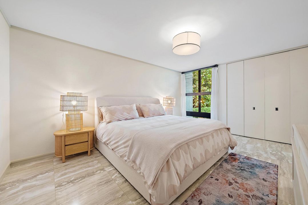 合同活跃: $125,000 (5 贝兹, 7 浴室, 8005 平方英尺)