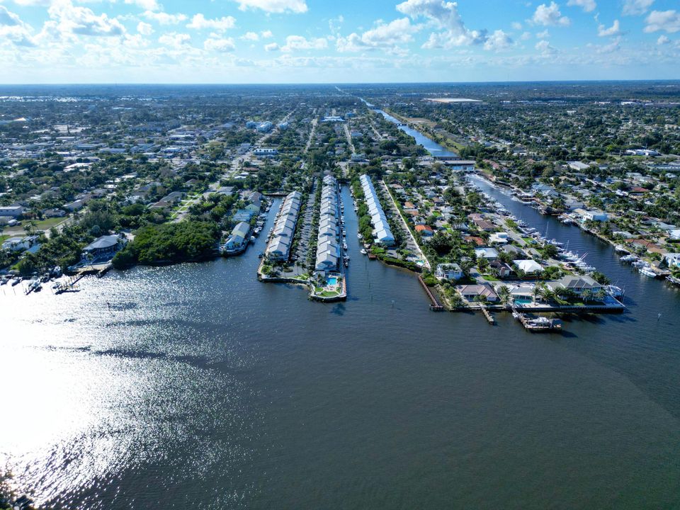 На продажу: $698,000 (2 спален, 2 ванн, 1700 Квадратных фут)