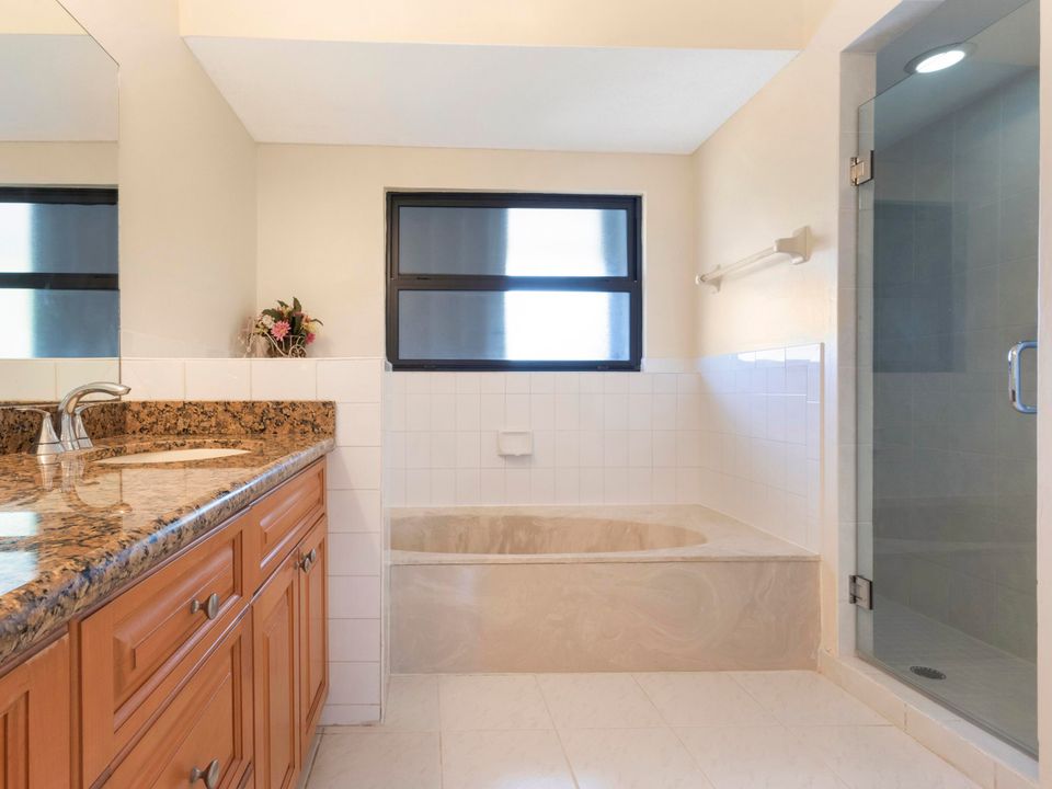 На продажу: $698,000 (2 спален, 2 ванн, 1700 Квадратных фут)