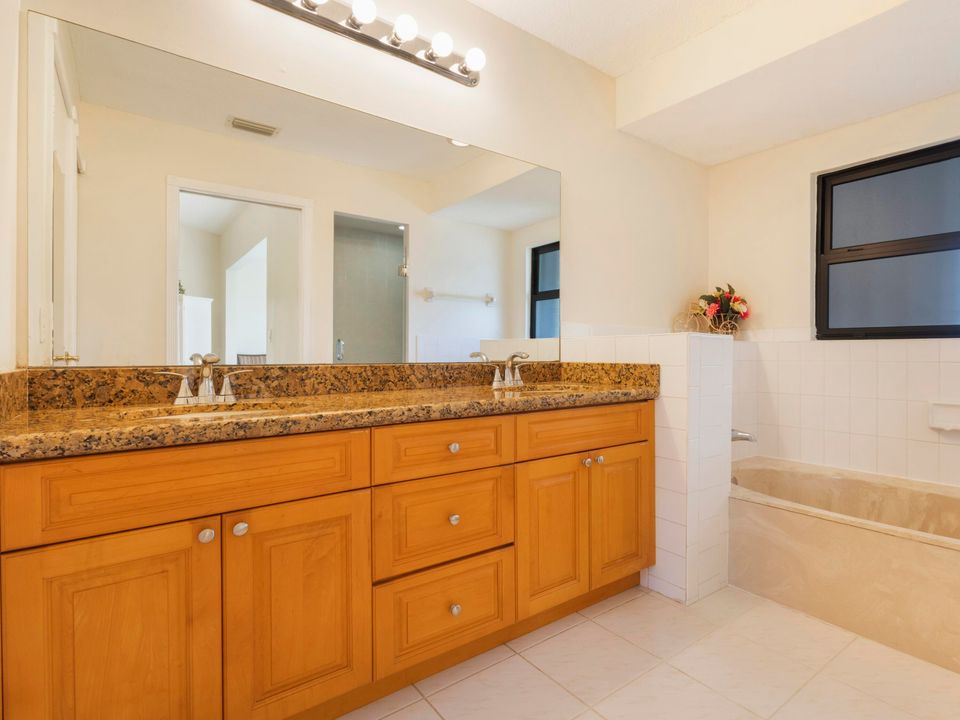 На продажу: $698,000 (2 спален, 2 ванн, 1700 Квадратных фут)