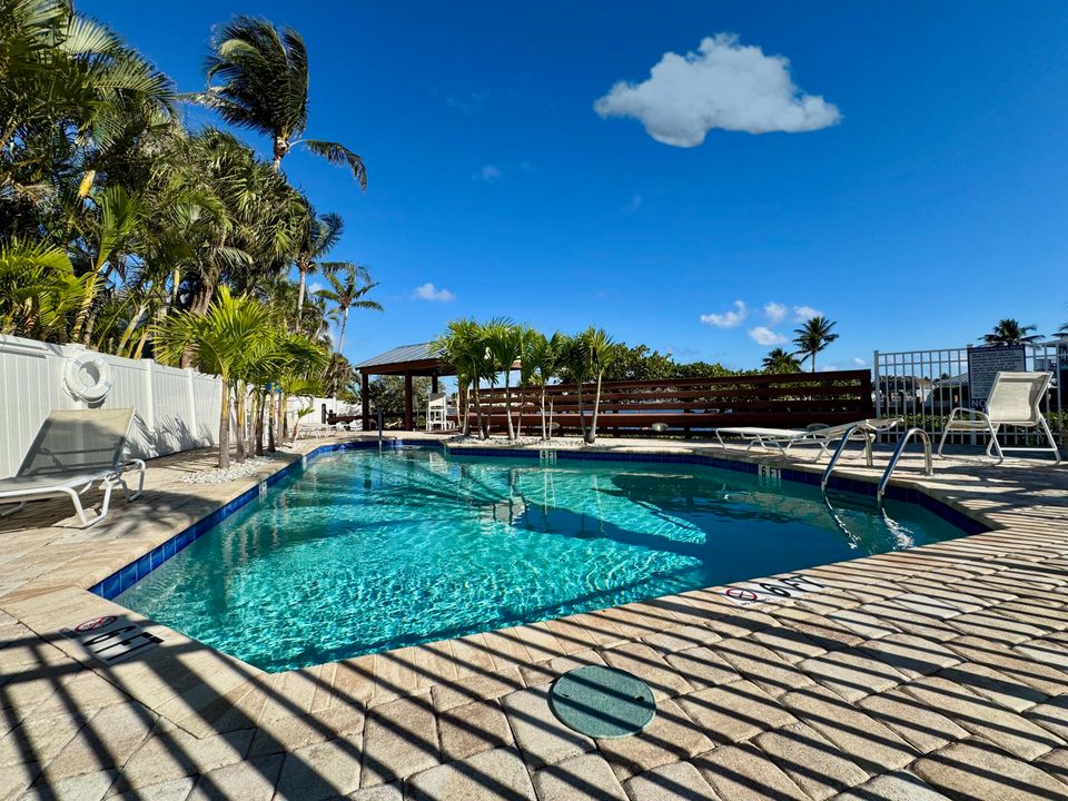 На продажу: $698,000 (2 спален, 2 ванн, 1700 Квадратных фут)