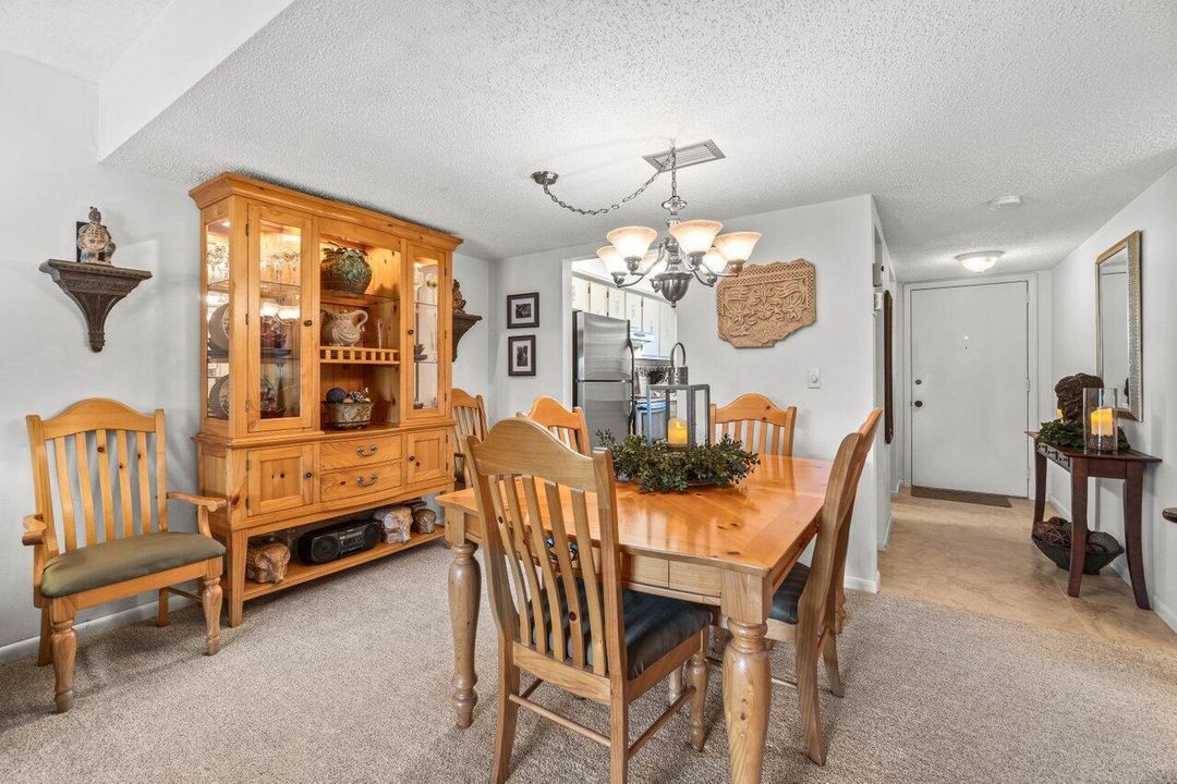 На продажу: $167,000 (2 спален, 1 ванн, 910 Квадратных фут)