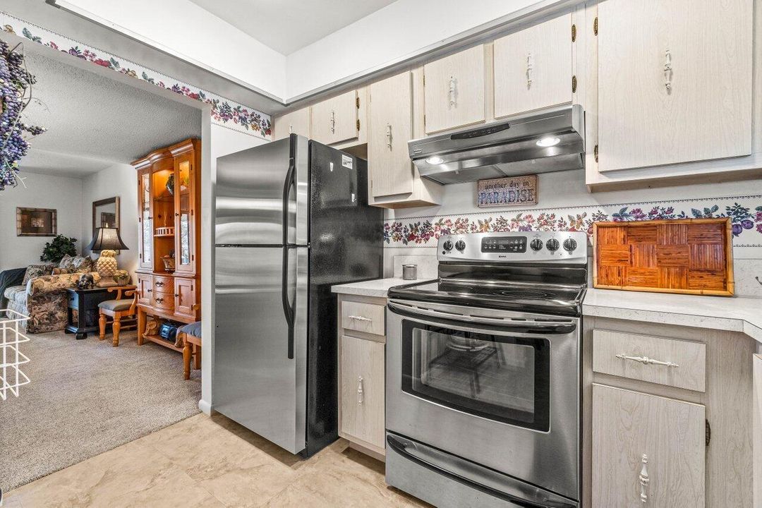 На продажу: $167,000 (2 спален, 1 ванн, 910 Квадратных фут)