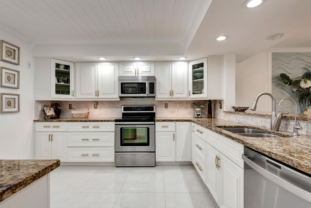 For Sale: $920,000 (2 beds, 2 baths, 1822 Square Feet)