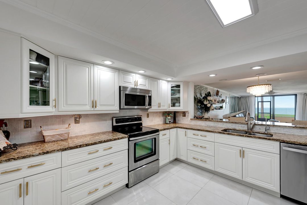 For Sale: $920,000 (2 beds, 2 baths, 1822 Square Feet)