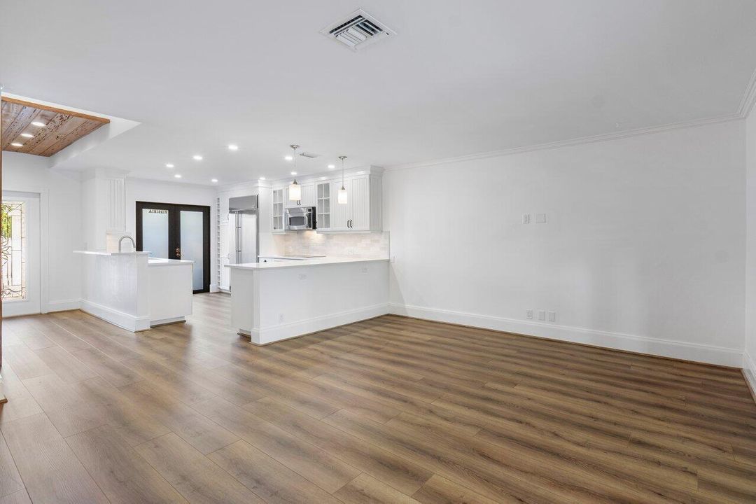 En Venta: $895,000 (2 camas, 2 baños, 1566 Pies cuadrados)