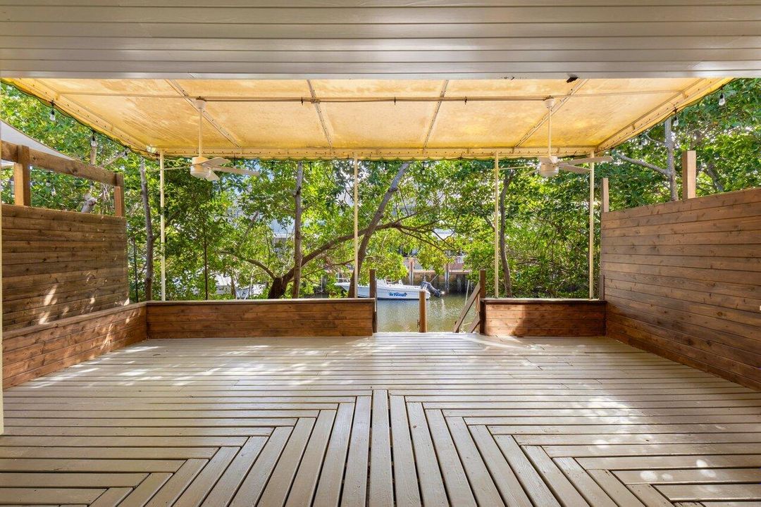 En Venta: $895,000 (2 camas, 2 baños, 1566 Pies cuadrados)