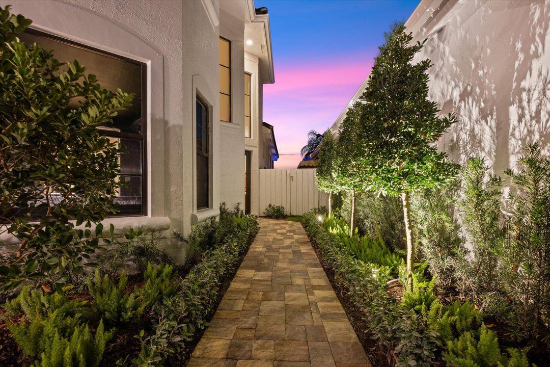 Active With Contract: $2,695,000 (5 beds, 4 baths, 3427 Square Feet)