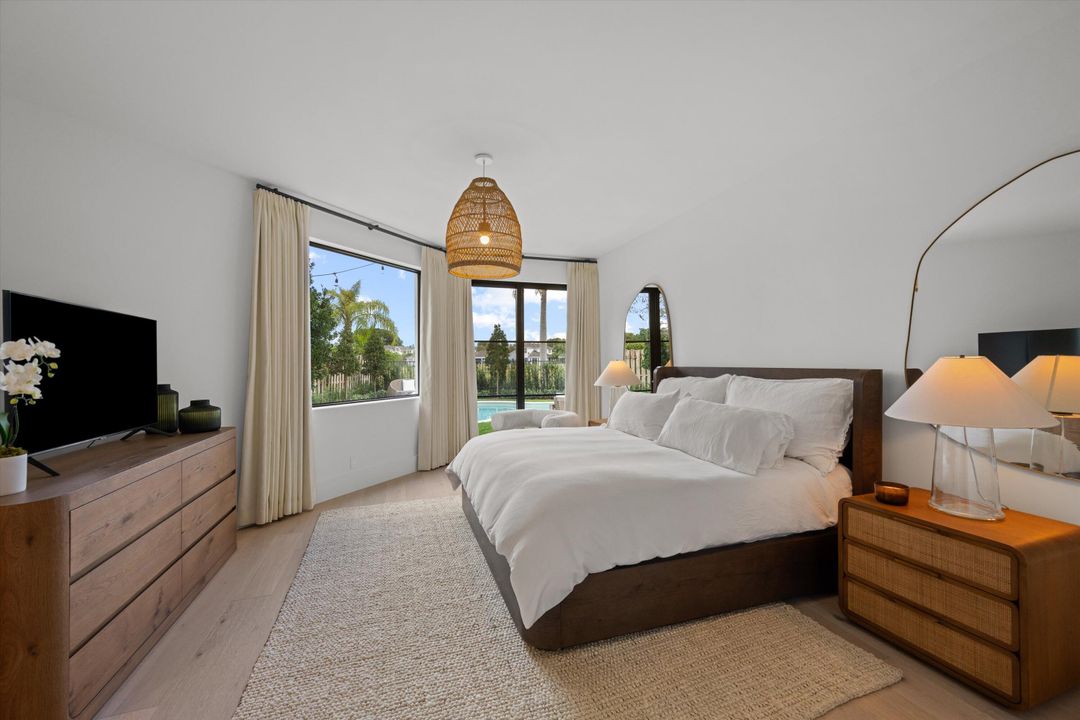 Active With Contract: $2,695,000 (5 beds, 4 baths, 3427 Square Feet)