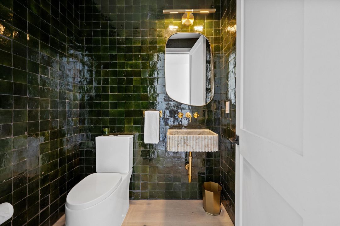 Active With Contract: $2,695,000 (5 beds, 4 baths, 3427 Square Feet)