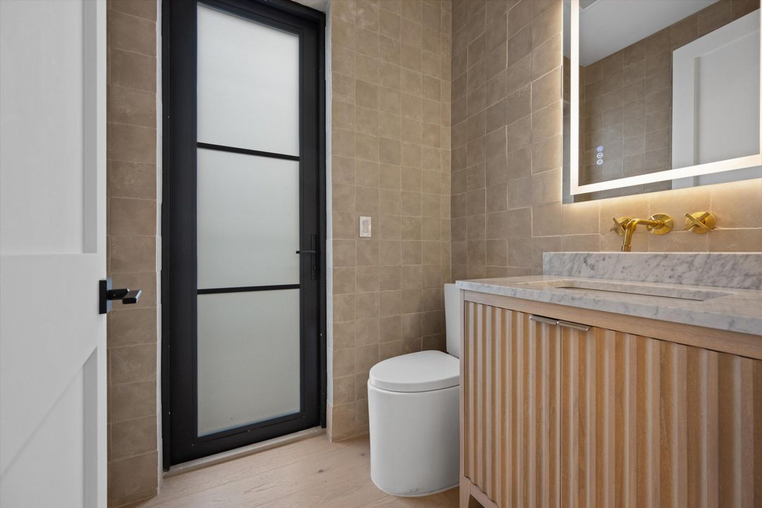 Active With Contract: $2,695,000 (5 beds, 4 baths, 3427 Square Feet)