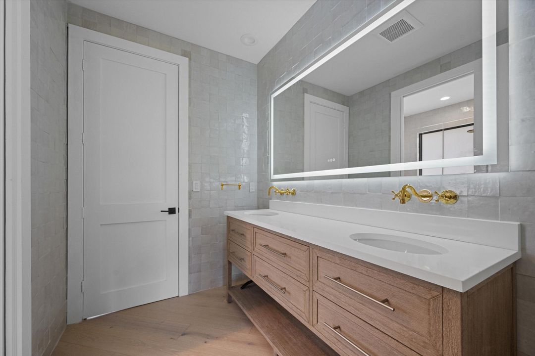 Active With Contract: $2,695,000 (5 beds, 4 baths, 3427 Square Feet)