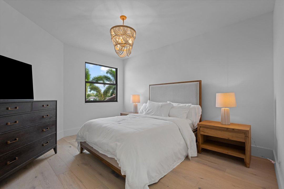 Active With Contract: $2,695,000 (5 beds, 4 baths, 3427 Square Feet)