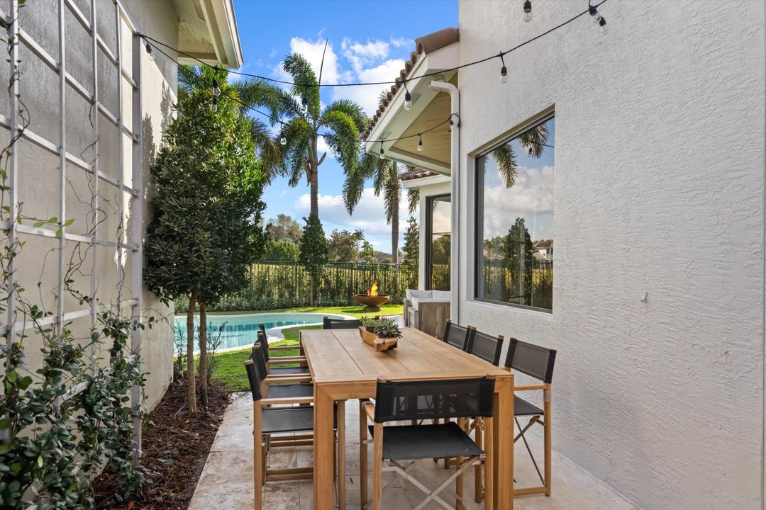 Active With Contract: $2,695,000 (5 beds, 4 baths, 3427 Square Feet)