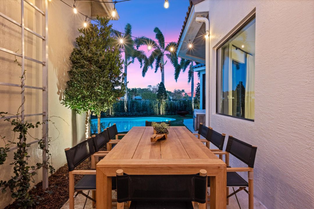 Active With Contract: $2,695,000 (5 beds, 4 baths, 3427 Square Feet)