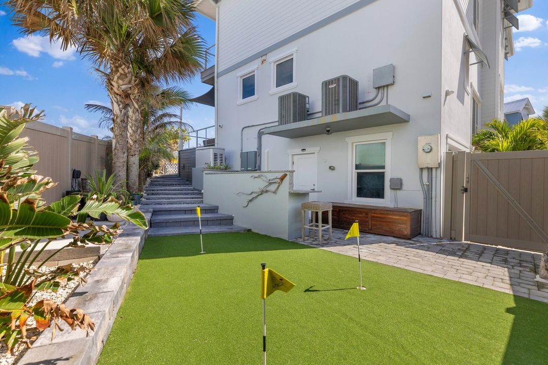 For Sale: $3,995,000 (4 beds, 4 baths, 2822 Square Feet)