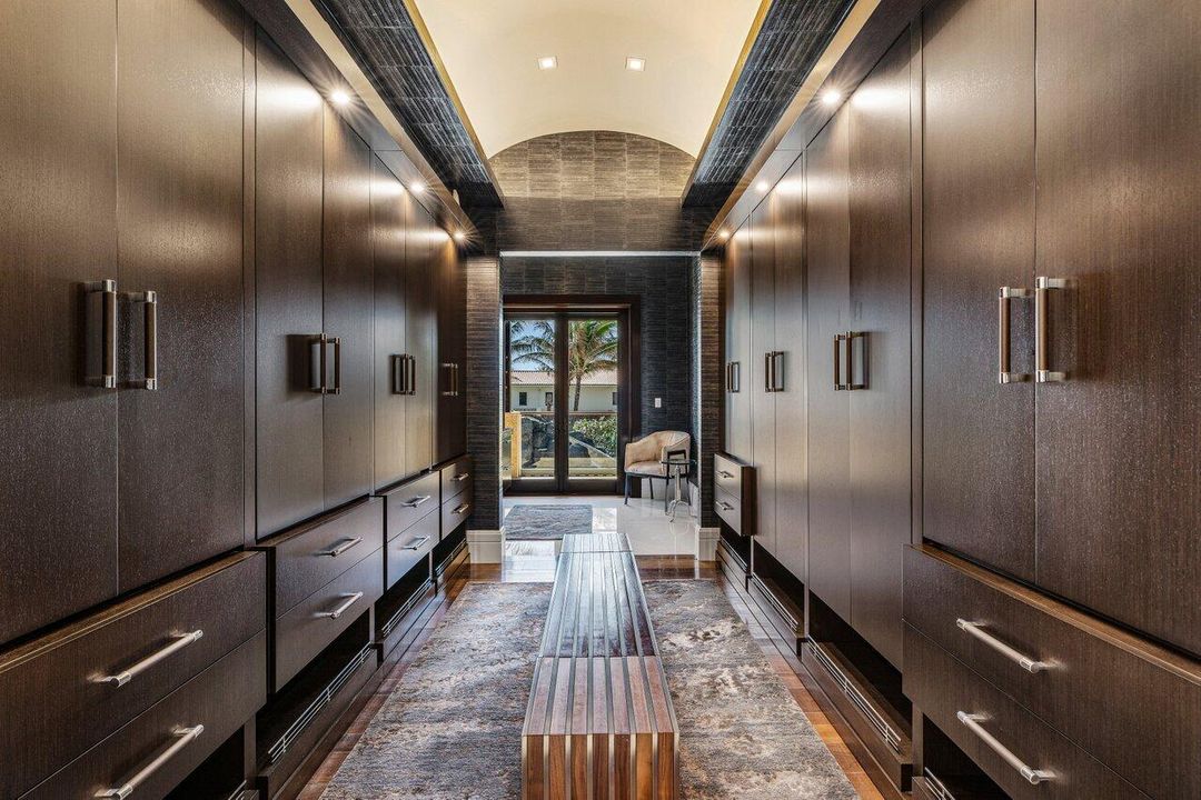 待售: $150,000,000 (9 贝兹, 11 浴室, 29485 平方英尺)