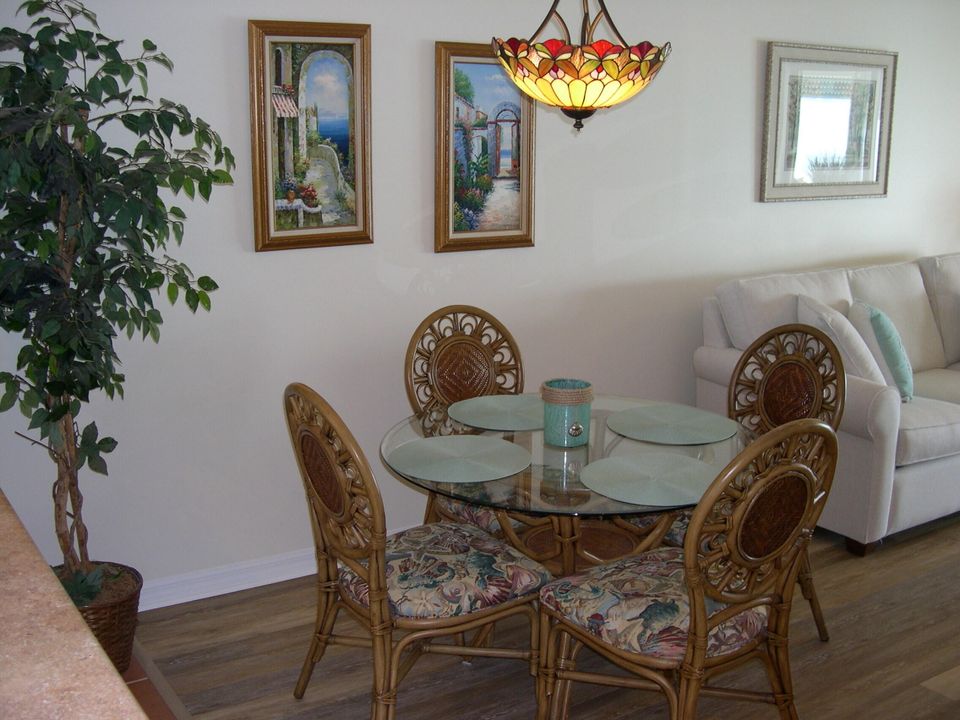 Под контрактом: $310,000 (2 спален, 2 ванн, 1316 Квадратных фут)