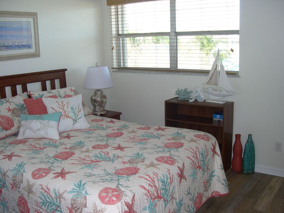 Под контрактом: $310,000 (2 спален, 2 ванн, 1316 Квадратных фут)