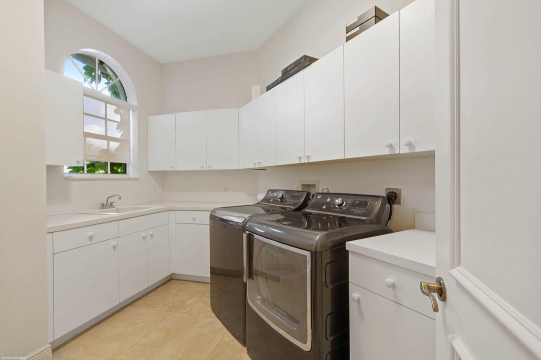 For Sale: $4,650,000 (3 beds, 3 baths, 4041 Square Feet)