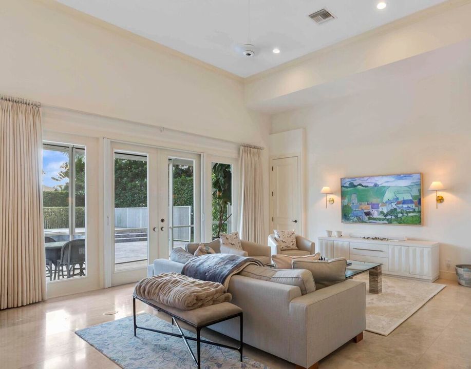 For Sale: $4,650,000 (3 beds, 3 baths, 4041 Square Feet)