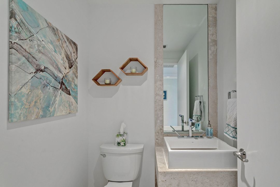 合同活跃: $15,000 (3 贝兹, 2 浴室, 2104 平方英尺)