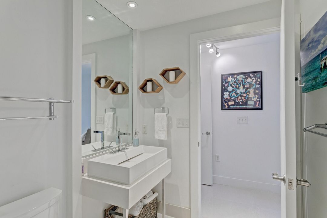 合同活跃: $15,000 (3 贝兹, 2 浴室, 2104 平方英尺)