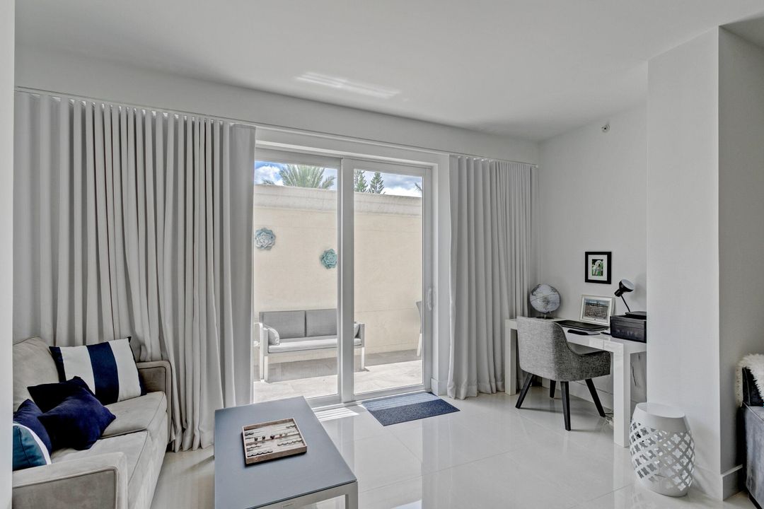 合同活跃: $15,000 (3 贝兹, 2 浴室, 2104 平方英尺)