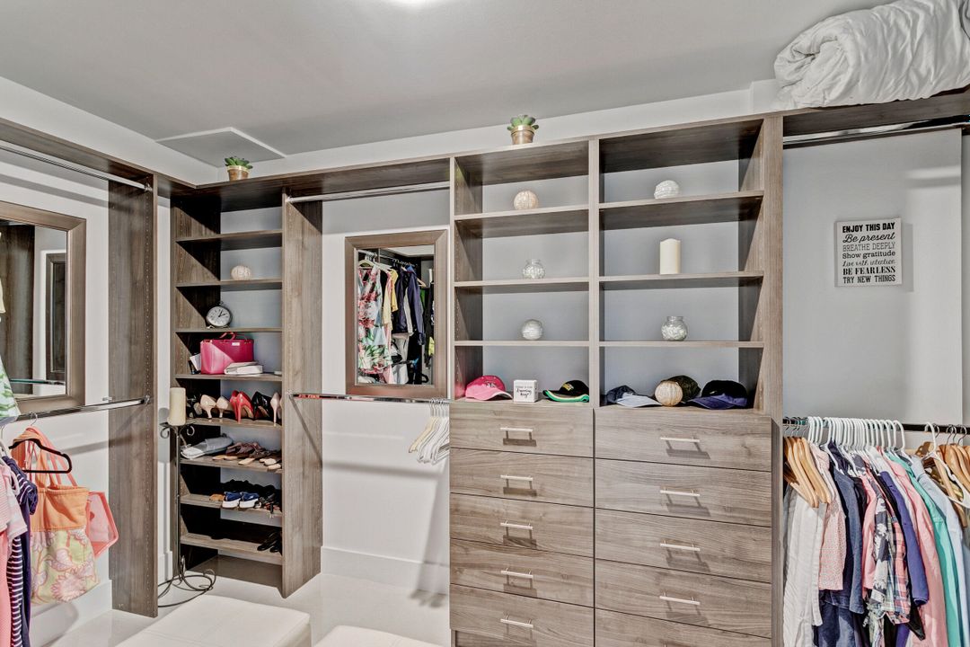 合同活跃: $15,000 (3 贝兹, 2 浴室, 2104 平方英尺)