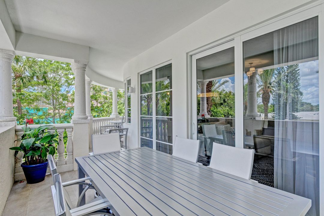 合同活跃: $15,000 (3 贝兹, 2 浴室, 2104 平方英尺)