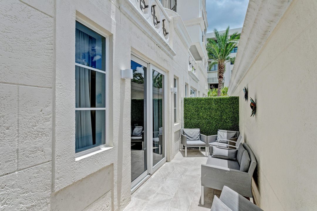 合同活跃: $15,000 (3 贝兹, 2 浴室, 2104 平方英尺)