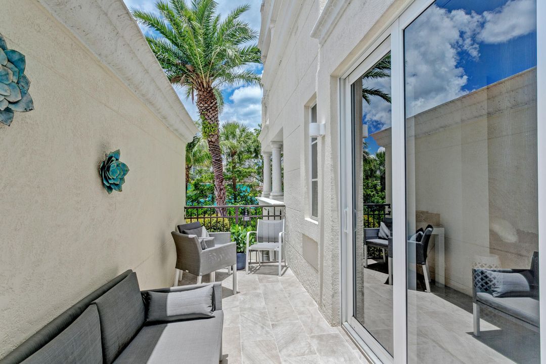 合同活跃: $15,000 (3 贝兹, 2 浴室, 2104 平方英尺)