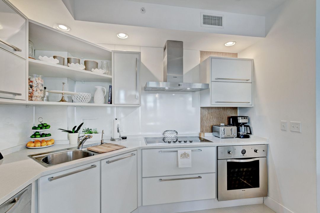 合同活跃: $15,000 (3 贝兹, 2 浴室, 2104 平方英尺)