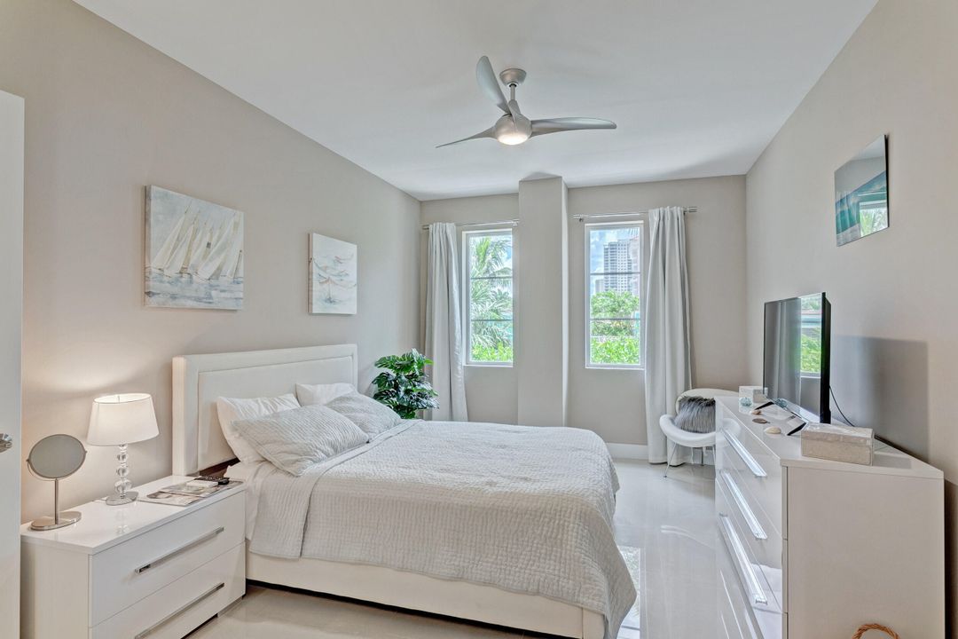 合同活跃: $15,000 (3 贝兹, 2 浴室, 2104 平方英尺)